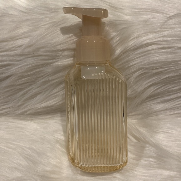 ‘Cream’ Vertical Lines Gentle & Clean Foaming Hand Soap Dispenser by BBW, NWTag - Picture 5 of 7